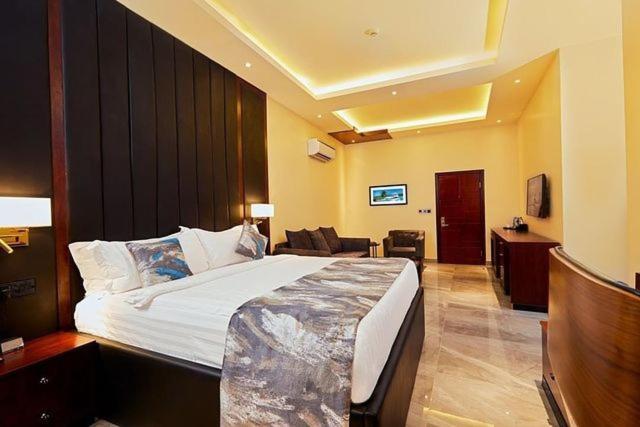 Senators Suites And Towers Hotel Omole Exterior photo