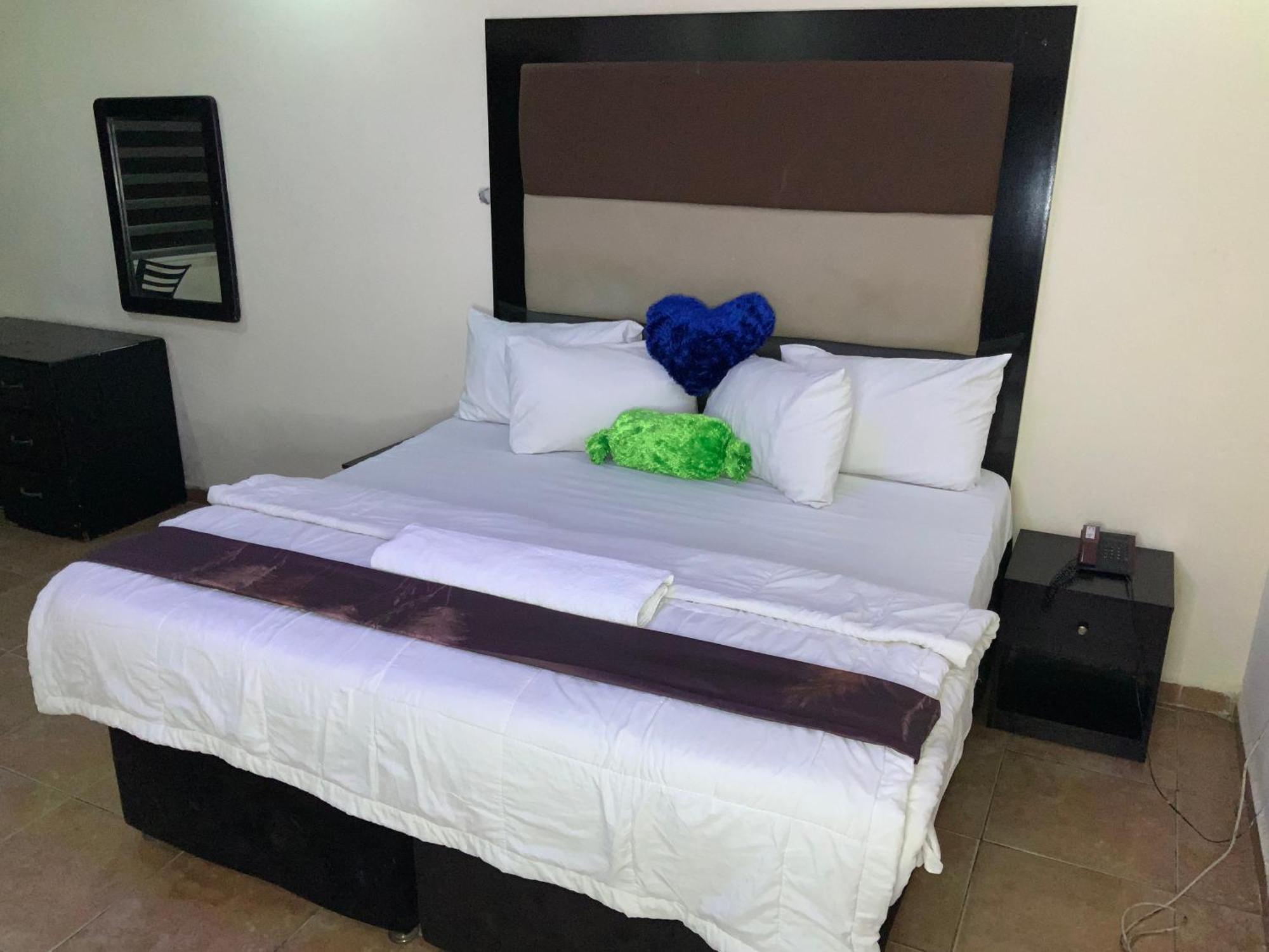Senators Suites And Towers Hotel Omole Exterior photo