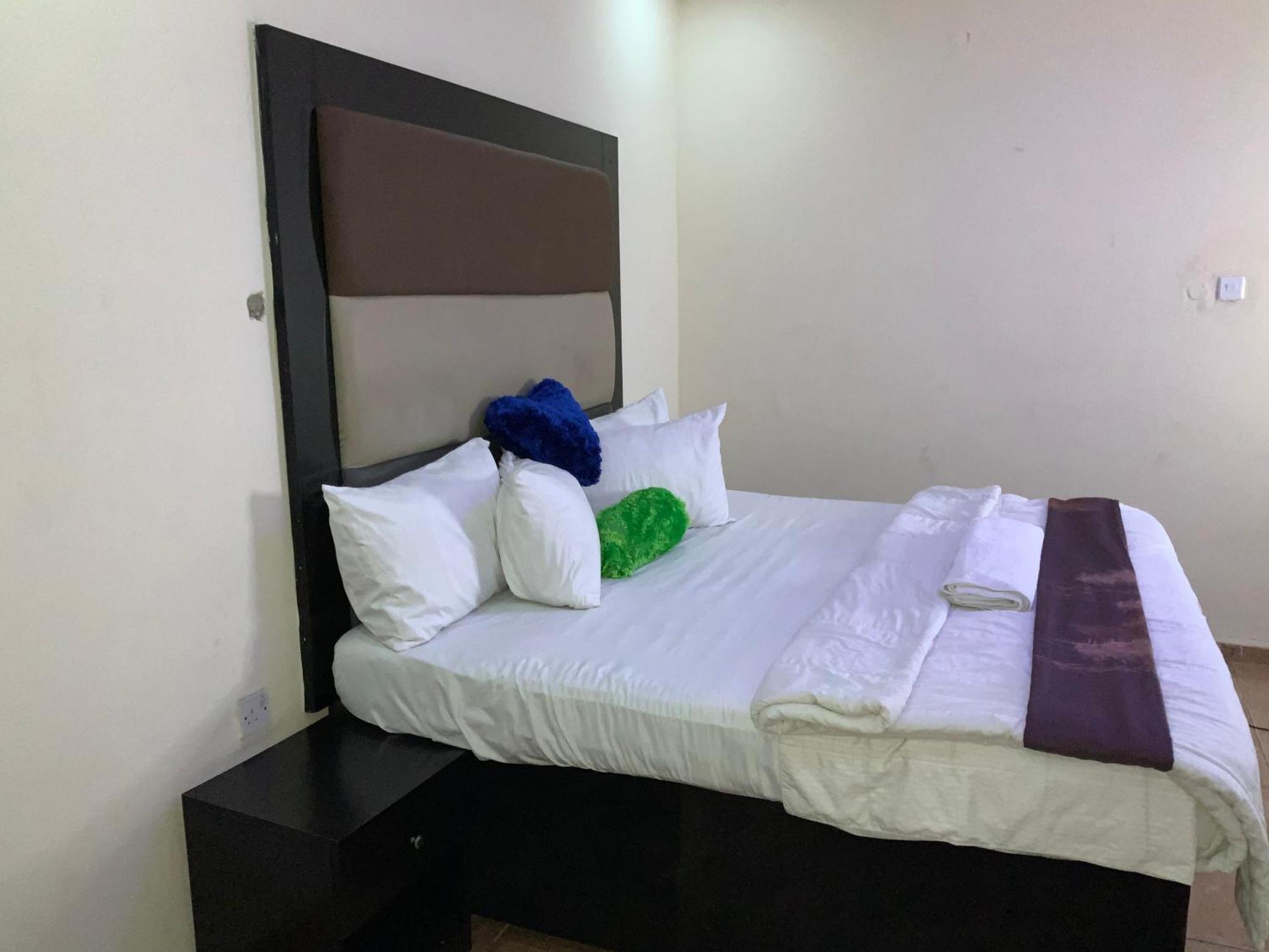 Senators Suites And Towers Hotel Omole Exterior photo