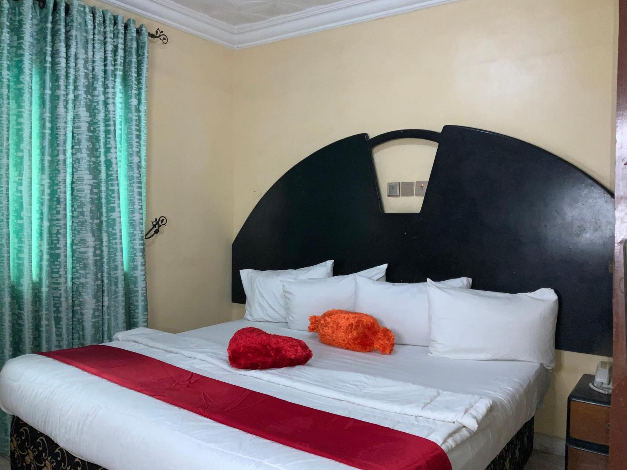 Senators Suites And Towers Hotel Omole Exterior photo