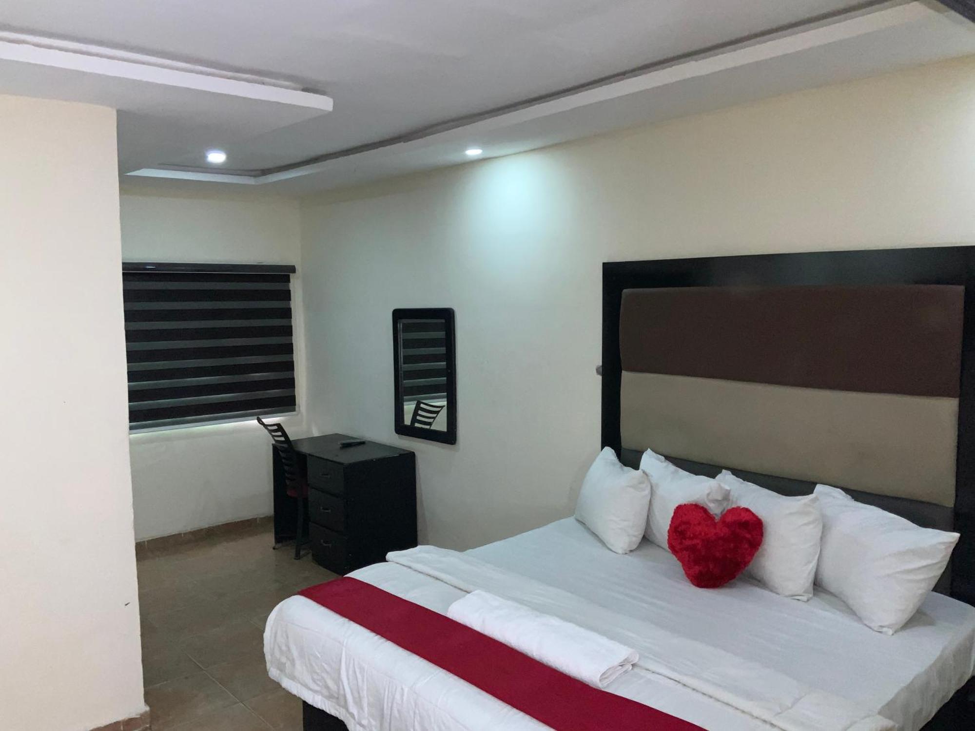 Senators Suites And Towers Hotel Omole Exterior photo