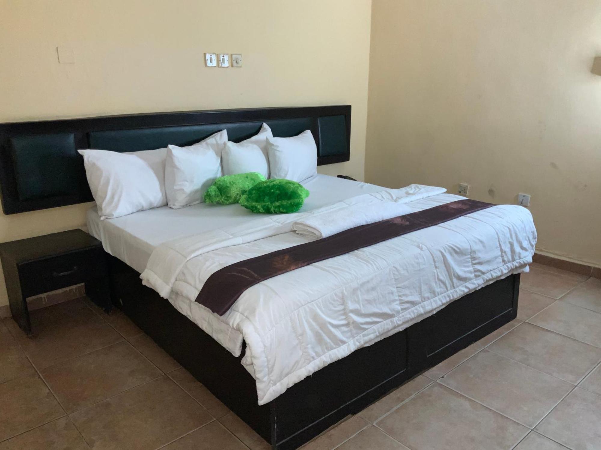 Senators Suites And Towers Hotel Omole Exterior photo